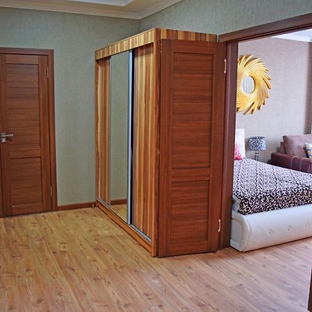 Bishkek Sunny Apartment In The Center Exterior foto